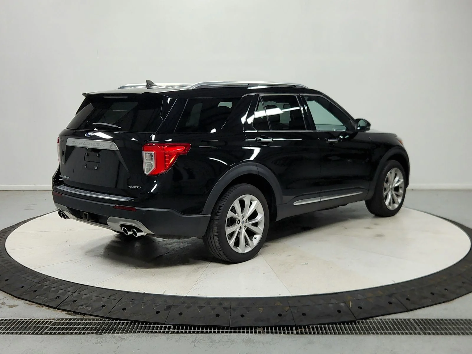 Used 2023 Black Ford Platinum image 8