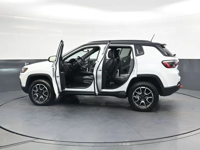 2025 Jeep Compass Trailhawk - Photo 33