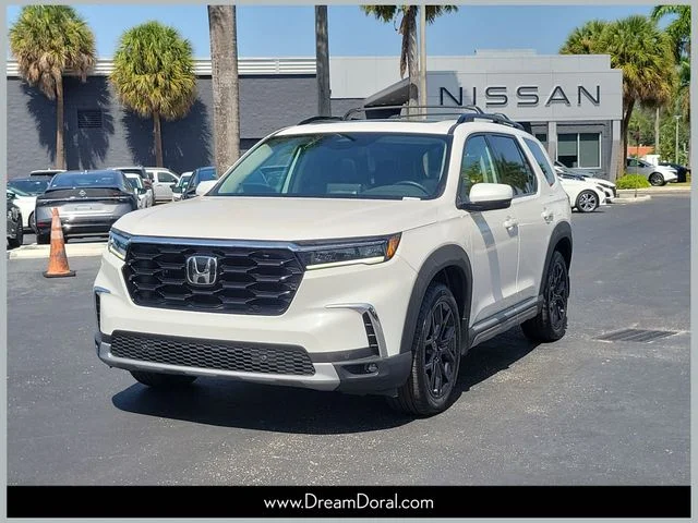 Used 2025 White Honda Touring image 1