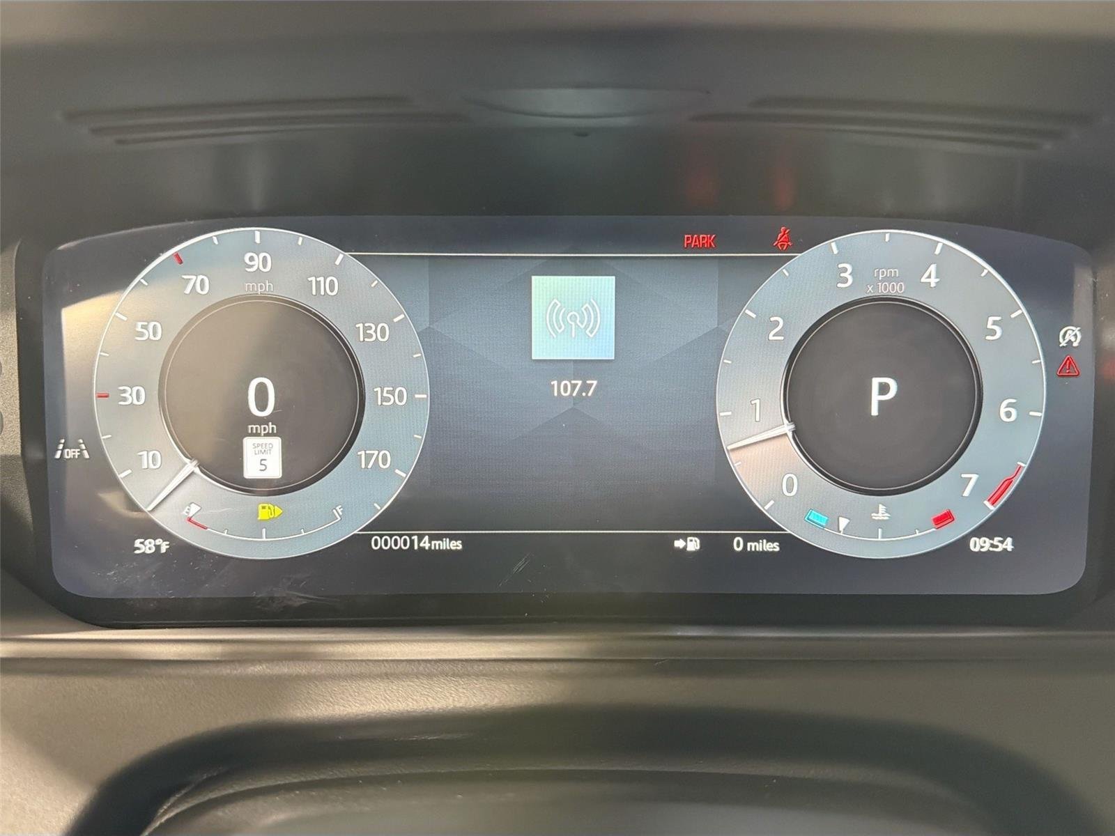 New 2026 Fuji White LAND ROVER Dynamic SE image 10