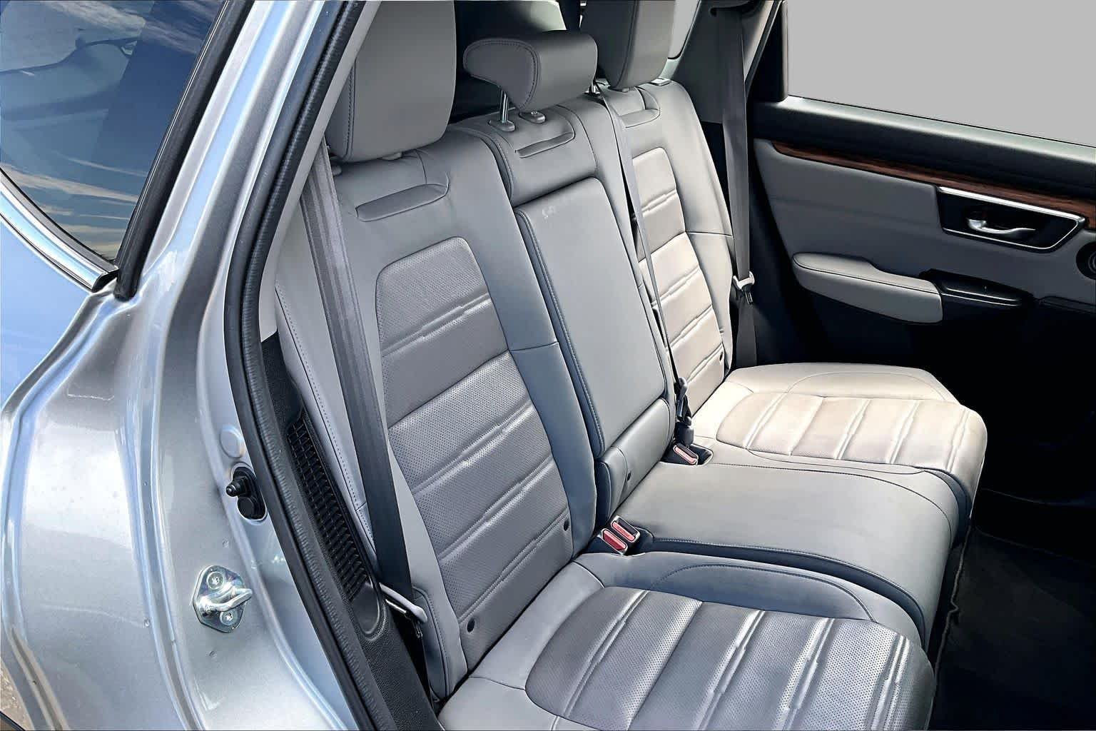 Used 2020 Lunar Silver Metallic Honda Touring image 16