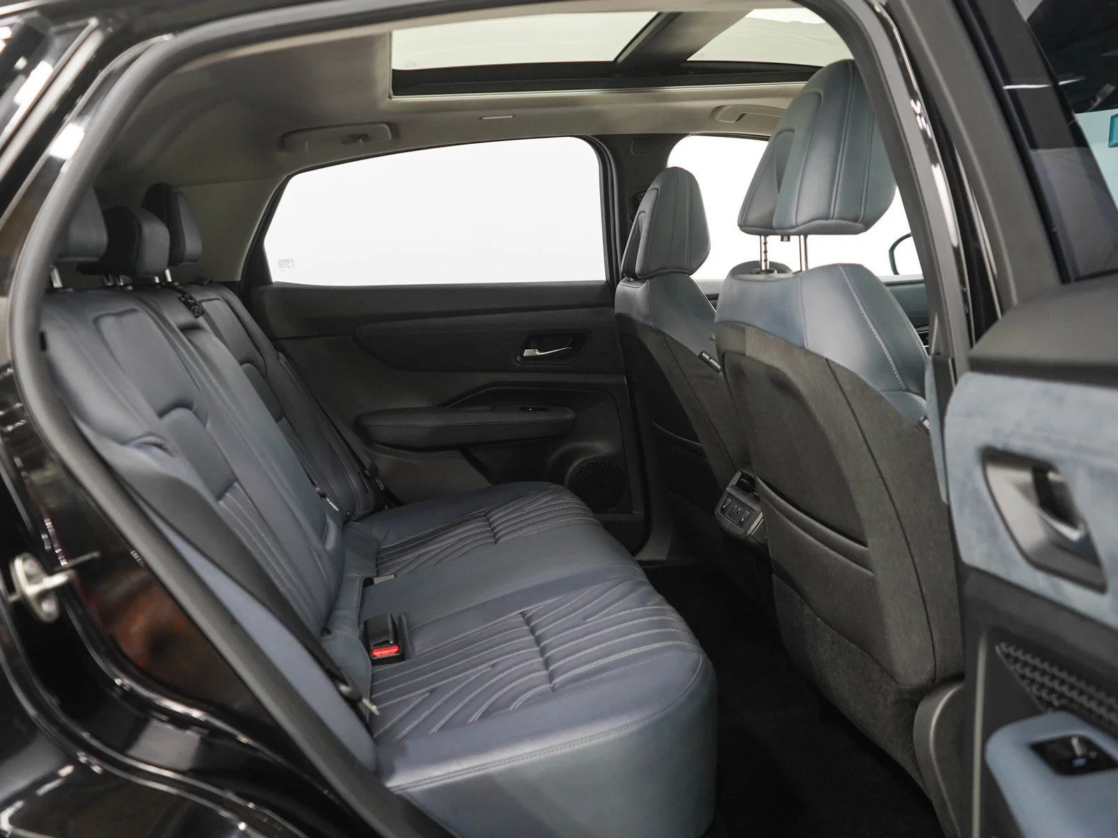 Used 2023 Black Diamond Pearl Nissan PLATINUM+ image 12