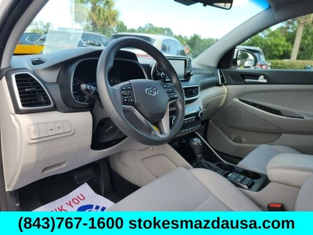 Used 2020 White Hyundai SE image 18