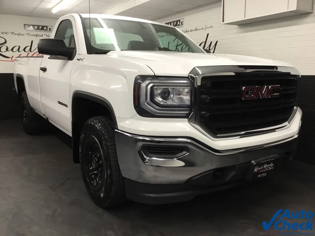 Used 2018 White GMC Base image 3