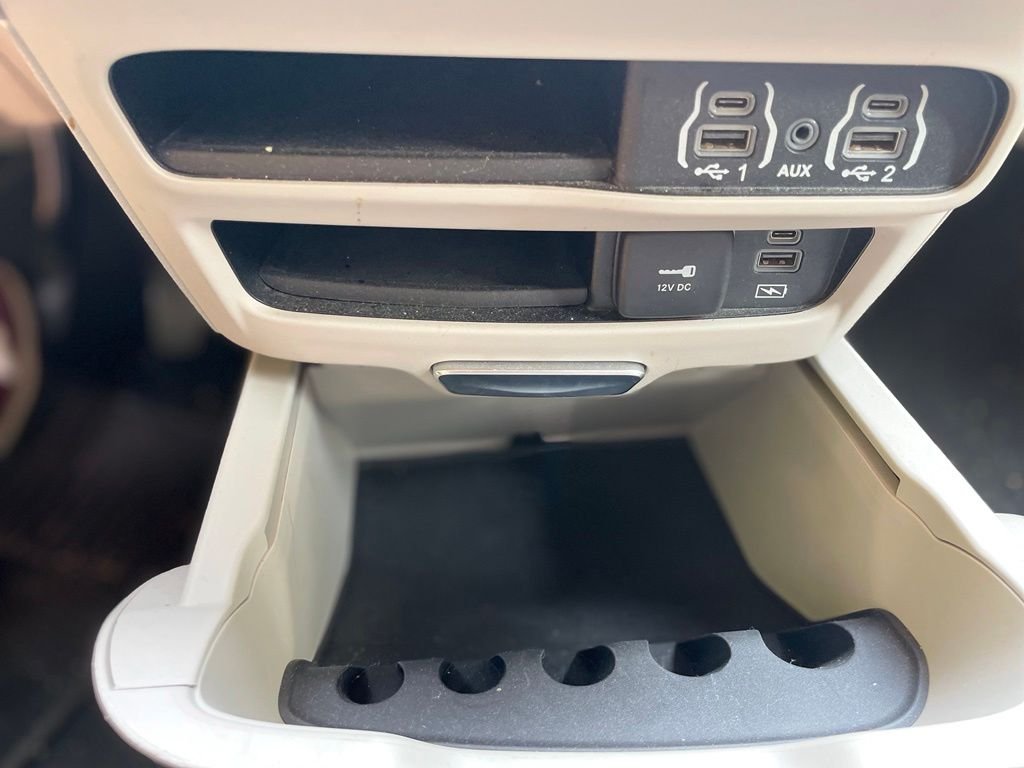 Used 2022 Ceramic Gray Clearcoat Chrysler Touring L image 22