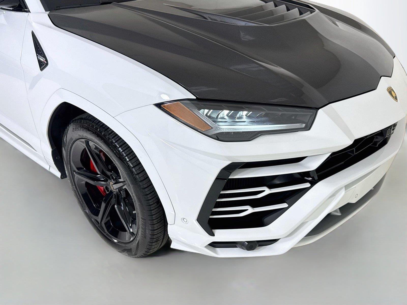 Used 2020 Bianco Icarus Metallic Lamborghini Carbon Bonnett | Custom Exhaust | Only 10K Miles image 36