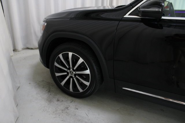 Used 2022 Black Mercedes-Benz GLB 250 image 36