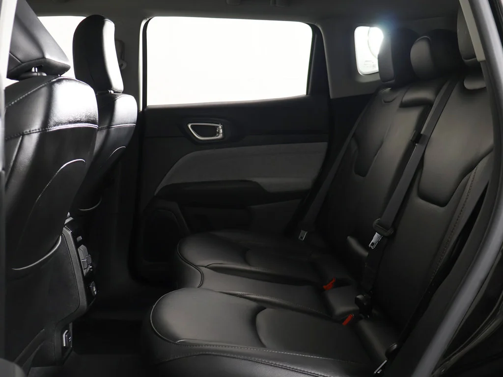 Used 2022 Black Jeep Latitude Lux image 27