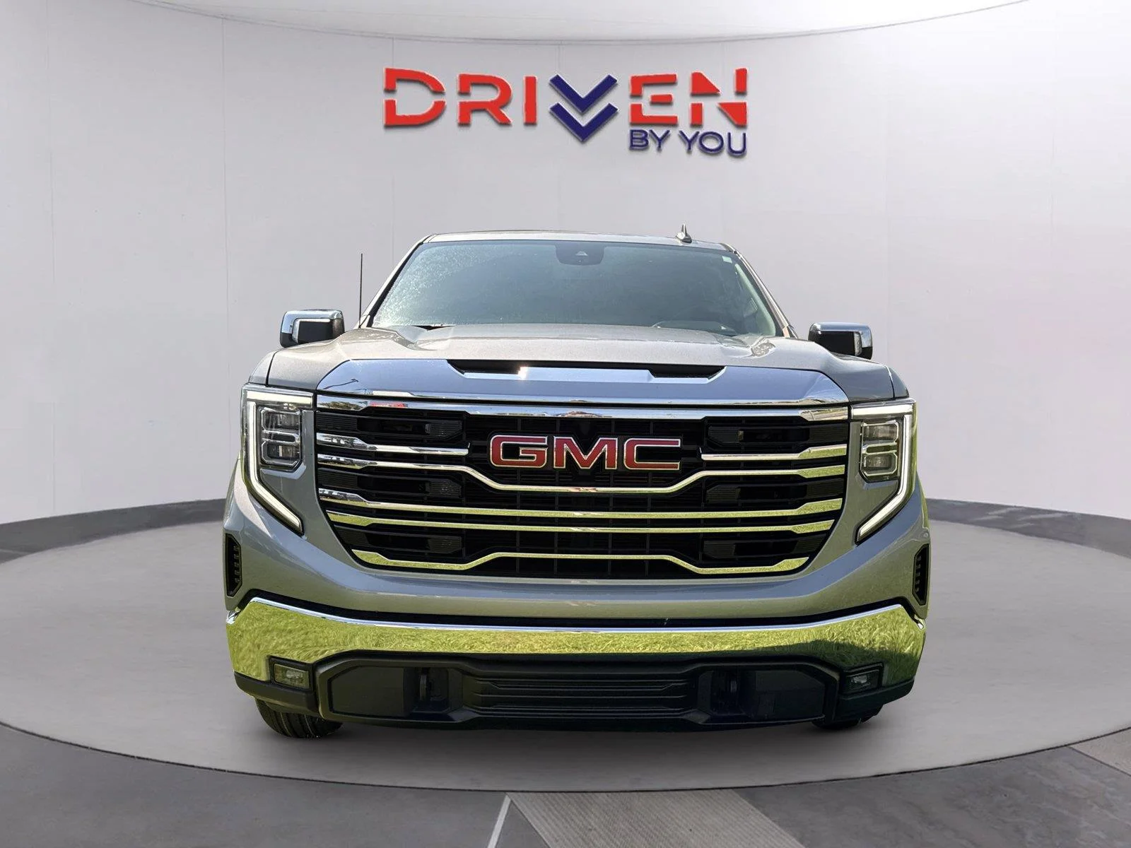 Used 2025 Sterling Metallic GMC SLT image 9