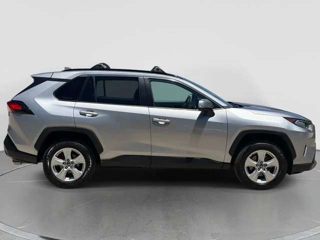 Used 2020 Silver Toyota XLE image 2