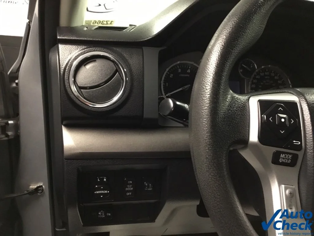 Used 2017 Silver Toyota SR5 image 26