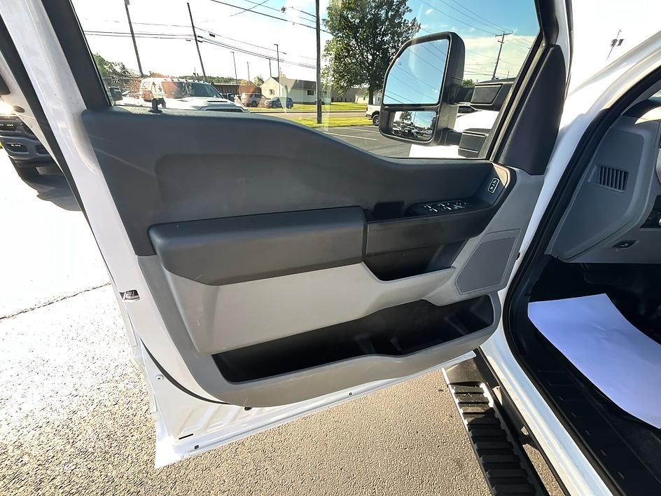 Used 2023 White Ford XL image 11