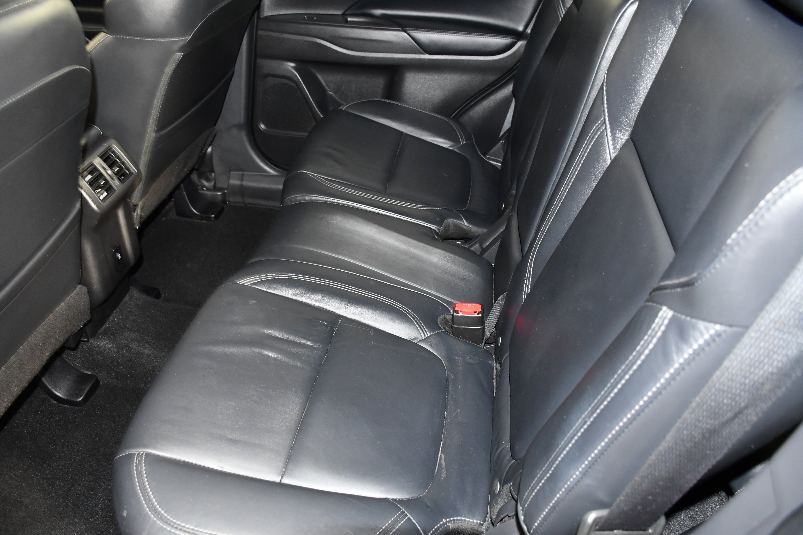 Used 2020 Labrador Black Metallic Mitsubishi SEL image 47