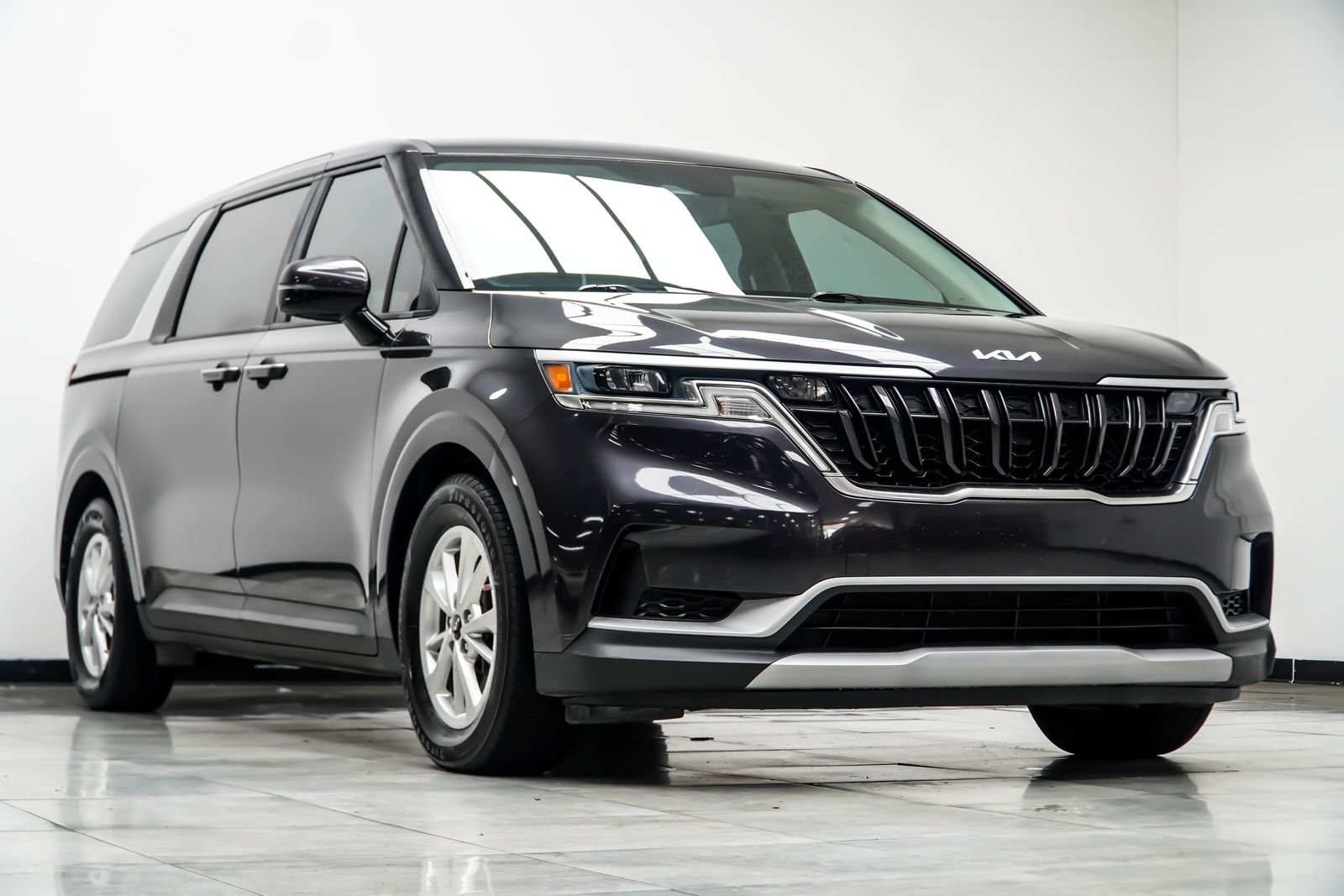 Used 2023 Gray Kia LX image 5