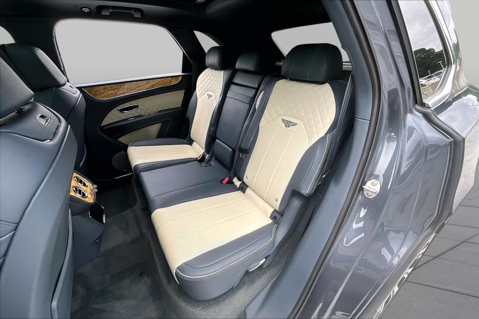 Used 2022 Black Sapphire Metallic Bentley V8 image 20