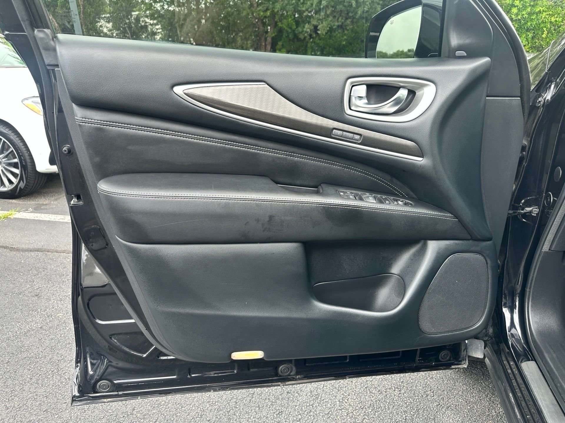 Used 2020 Black INFINITI LUXE image 4