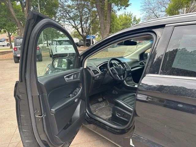 Used 2020 Blue Ford SEL image 11