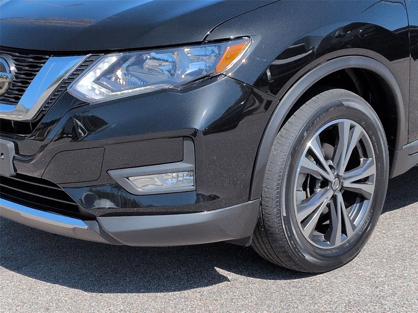 Used 2018 Magnetic Black Nissan SL image 9
