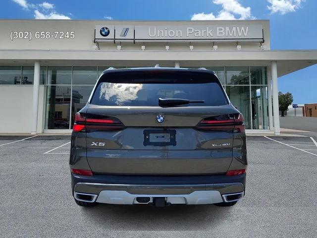 New 2026 Manhattan Green Metallic BMW xDrive40i image 5