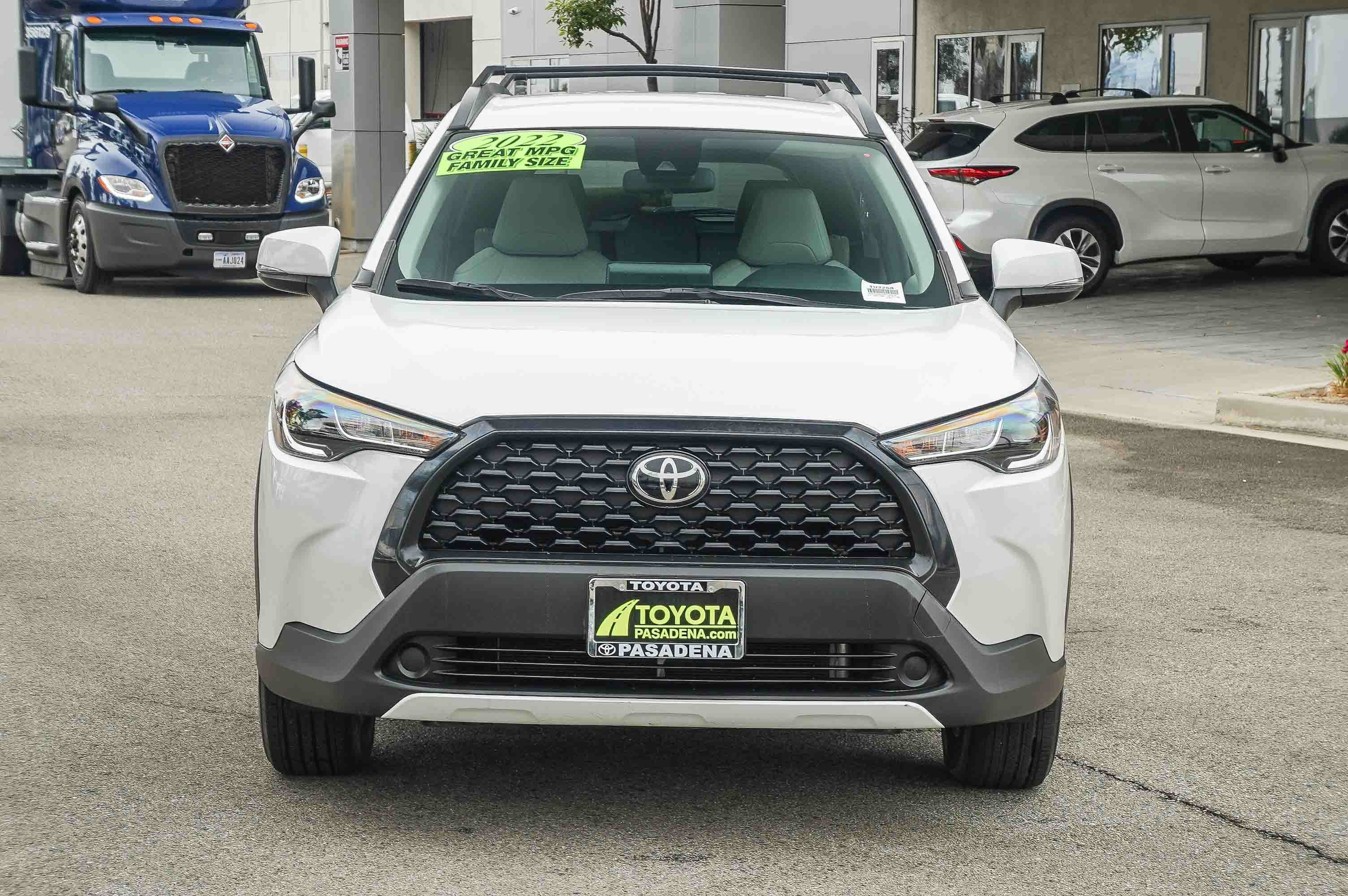 Used 2022 WIND CHILL PEARL TOYOTA TRUCK LE image 2