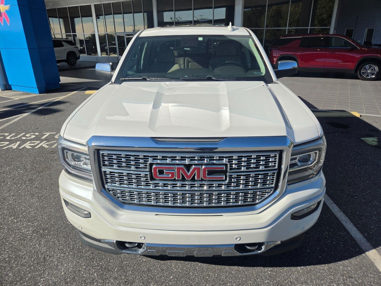 Used 2017 WHITE FROST TRICOAT GMC Denali image 2