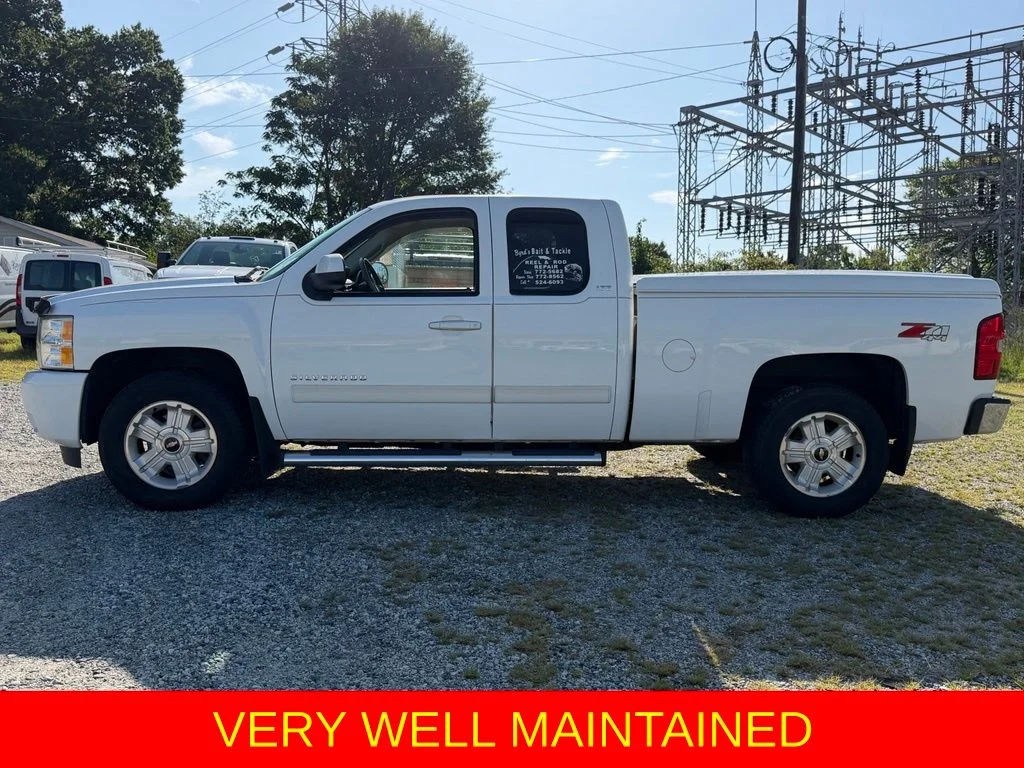 Used 2010 White Chevrolet LTZ image 9
