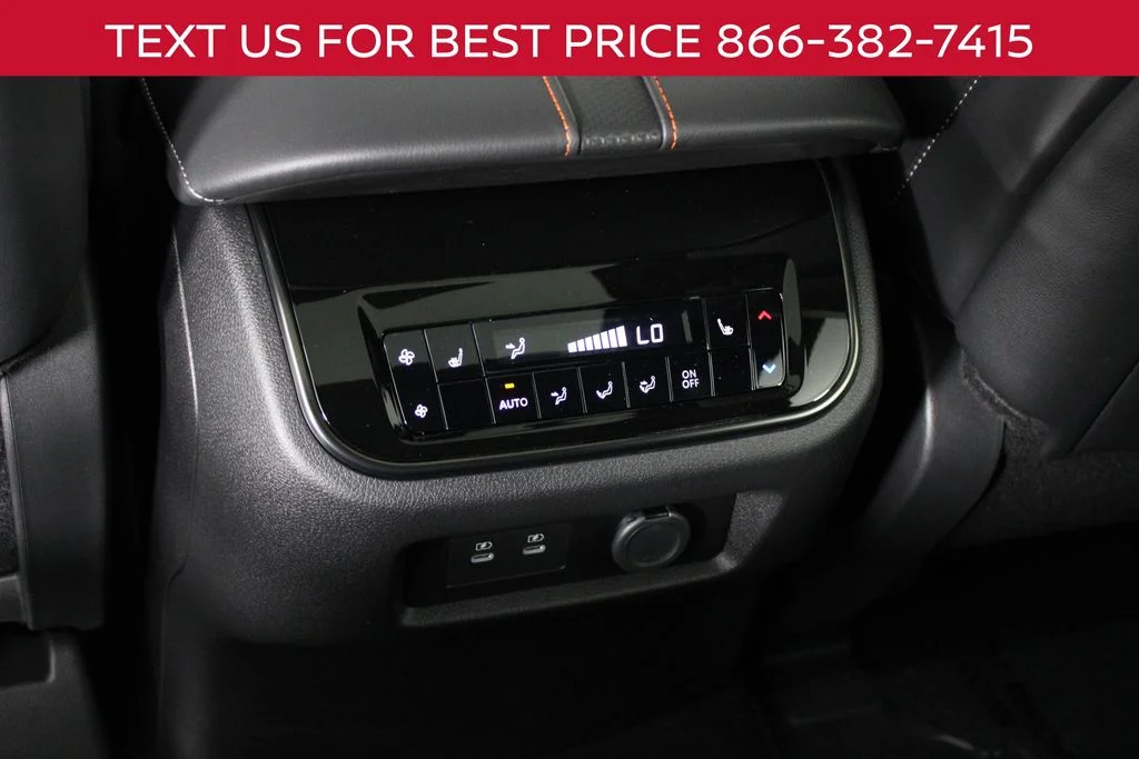 New 2026 Aspen White TriCoat / Super Black Two-tone Nissan PRO-4X® image 25