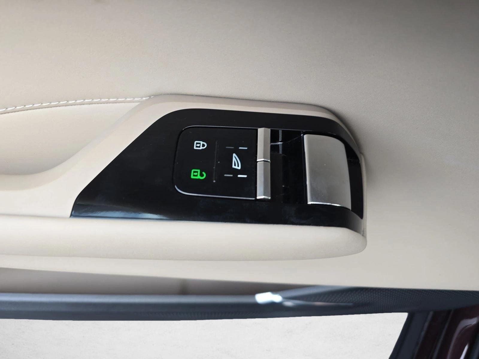 Used 2025 Mulberry Metallic Volvo Ultra image 28
