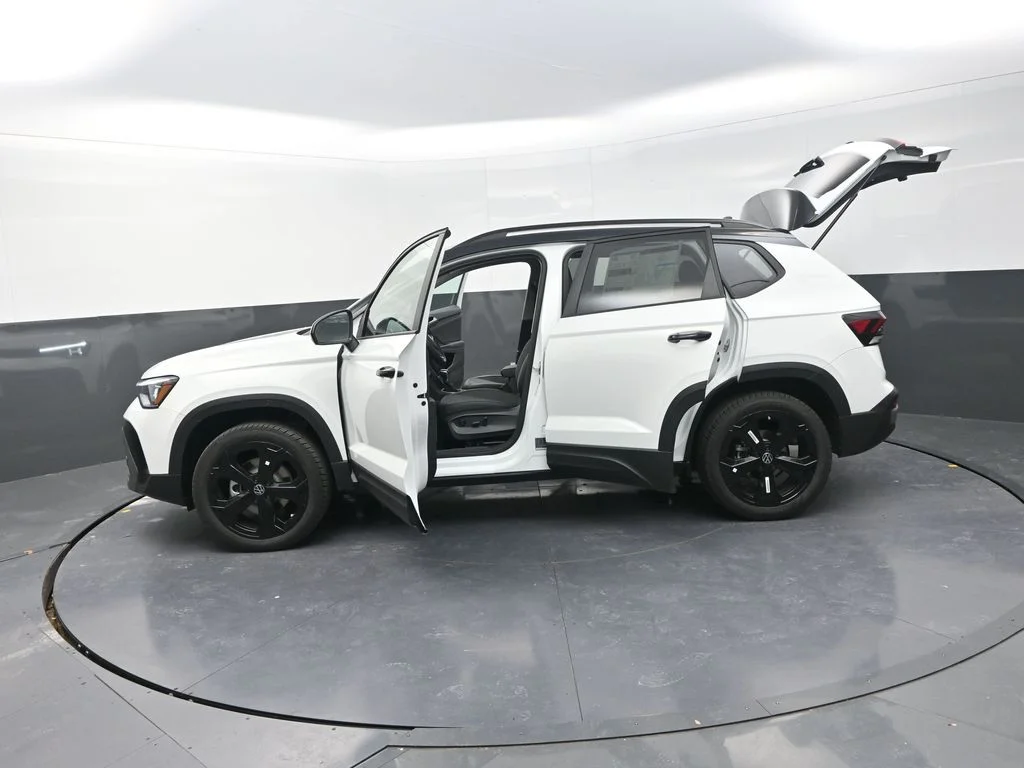 2026 Volkswagen Taos SE Black - Photo 32