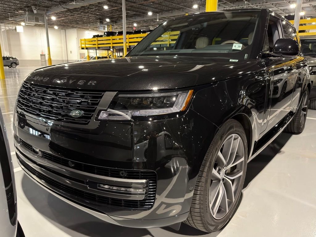 Used 2024 Santorini Black Metallic Land Rover SE image 2