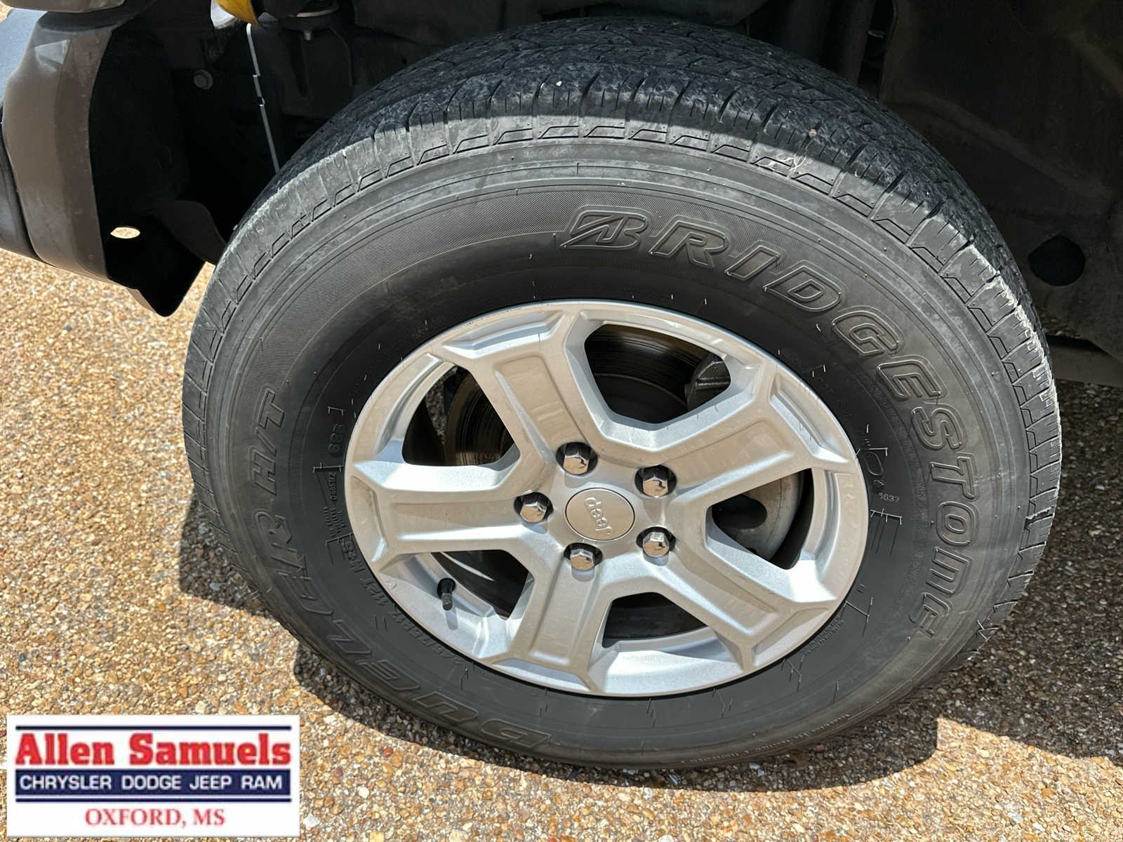 Used 2021 Hellayella Clearcoat Jeep Sport S image 34