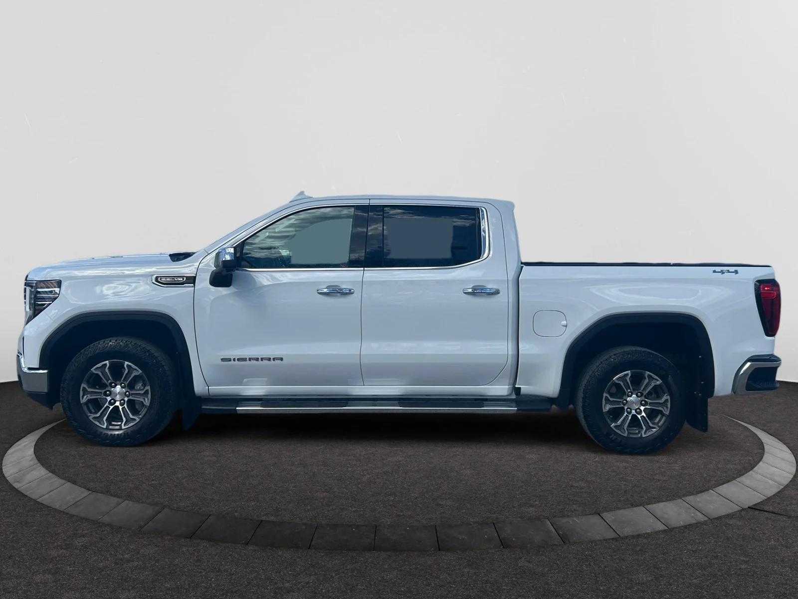 Used 2023 Summit White GMC SLT Crew Cab image 2