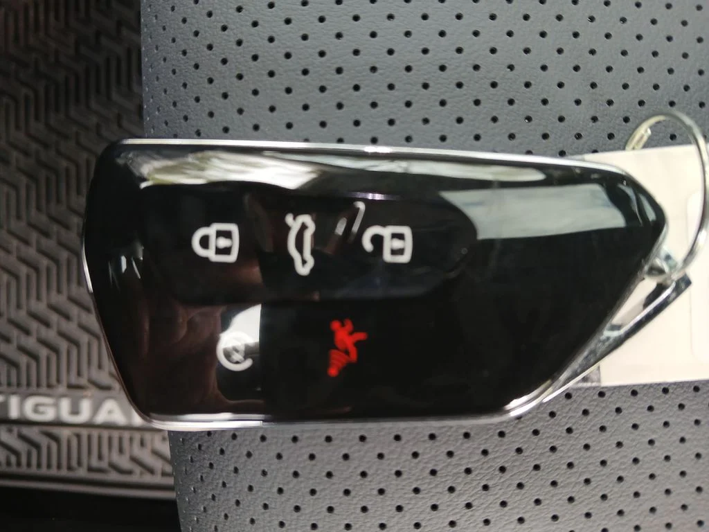 New 2026 Silver Volkswagen 2.0T SE image 28