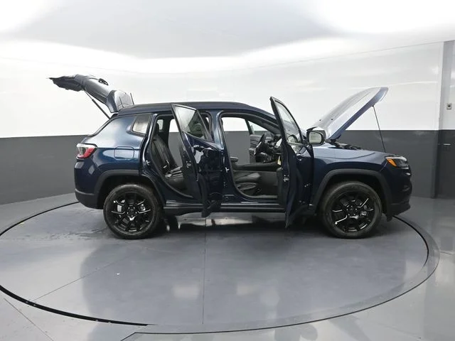 New 2026 Fathom Blue Pearl Coat Jeep Latitude image 39