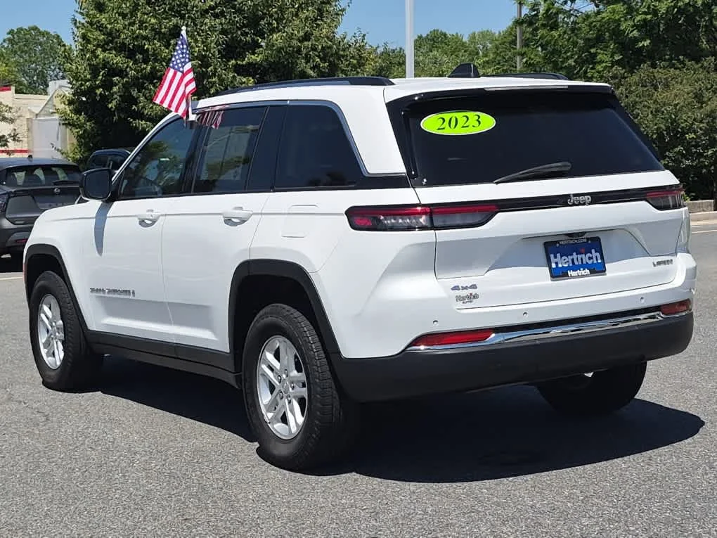 Used 2023 Bright White Clearcoat Jeep Laredo image 4