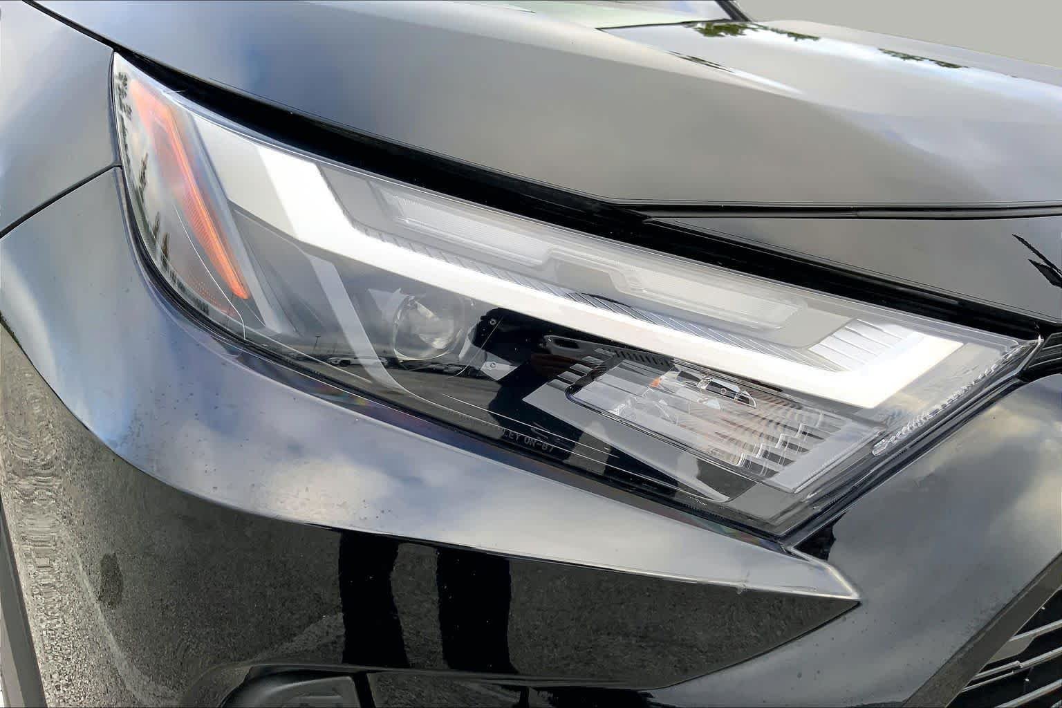 Used 2025 Midnight Black Metallic Toyota LE image 27