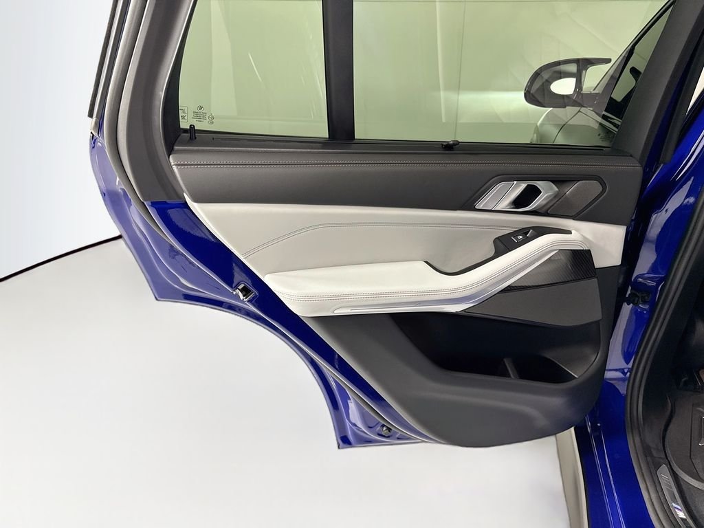 Used 2025 Blue Metallic BMW M60i image 27