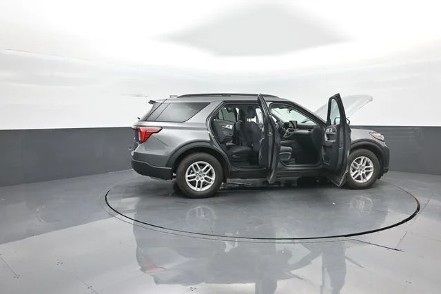 New 2026 Carbonized Gray Metallic Ford Active image 42