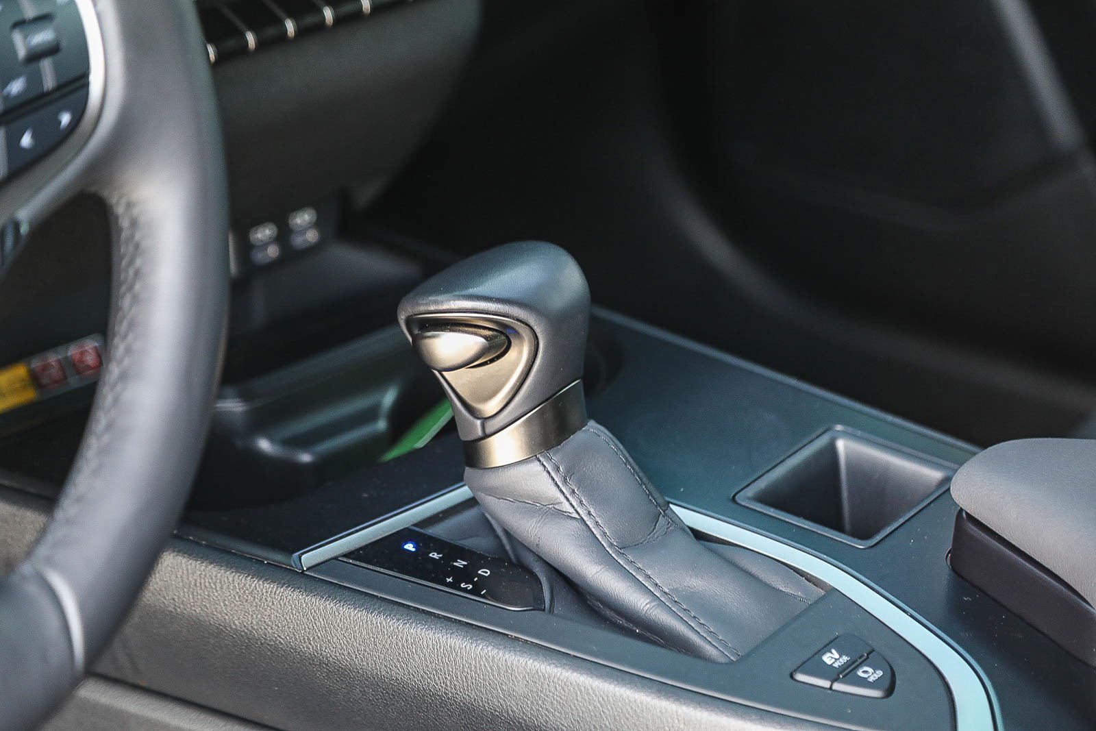Used 2024 White Pearl Lexus 250h image 19