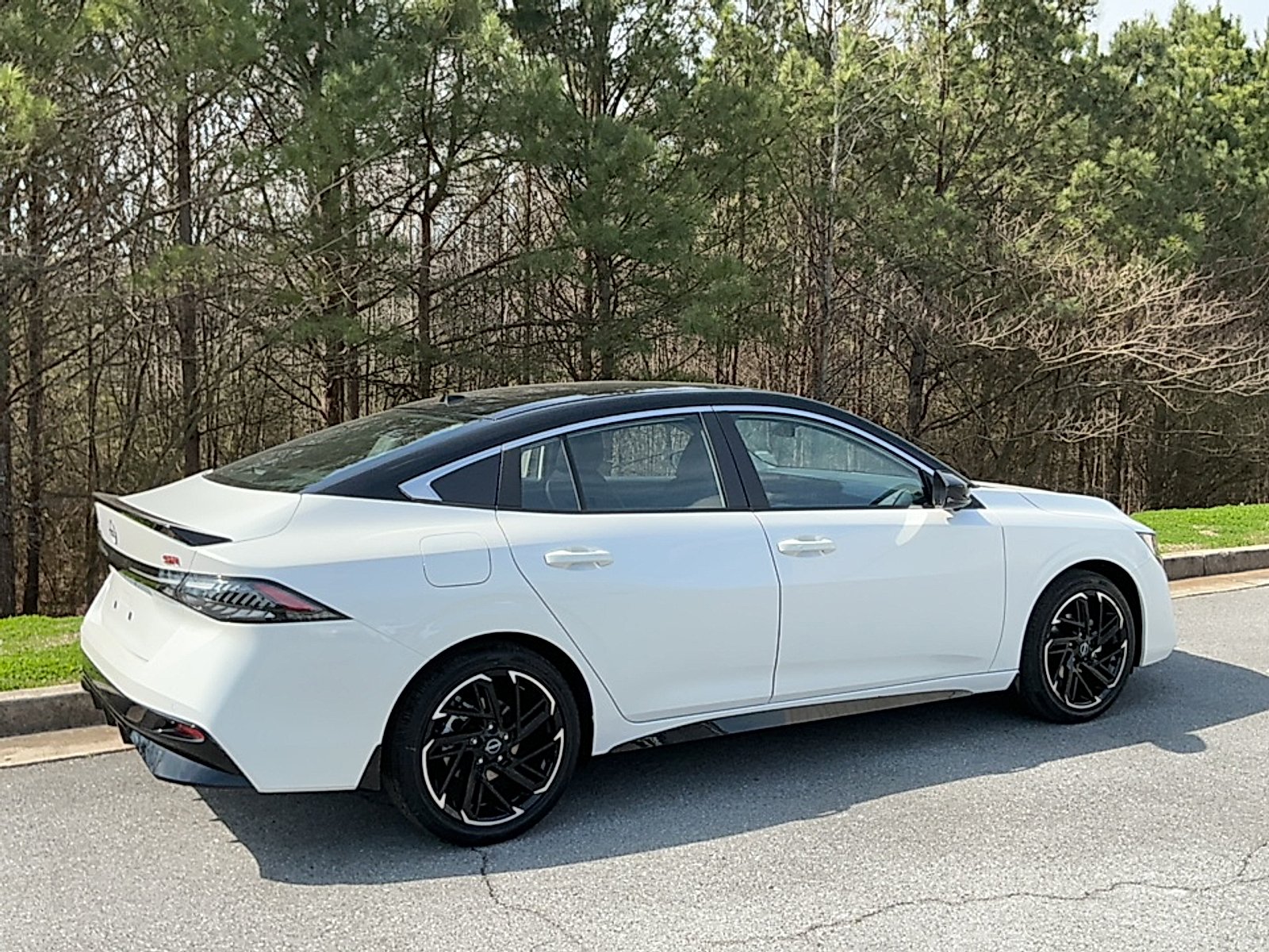 New 2026 Aspen White Tricoat/Super Black Nissan SR image 2