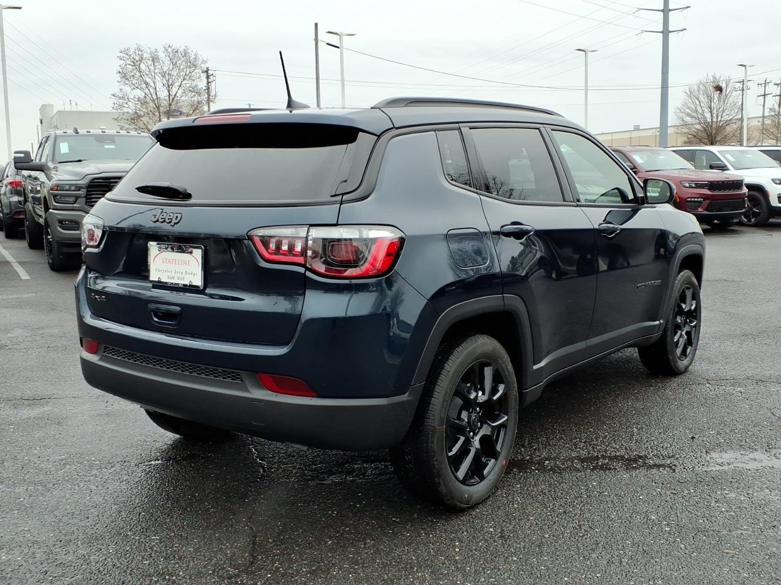 New 2026 Fathom Blue Pearl-Coat Exterior Paint Jeep Latitude Altitude image 18