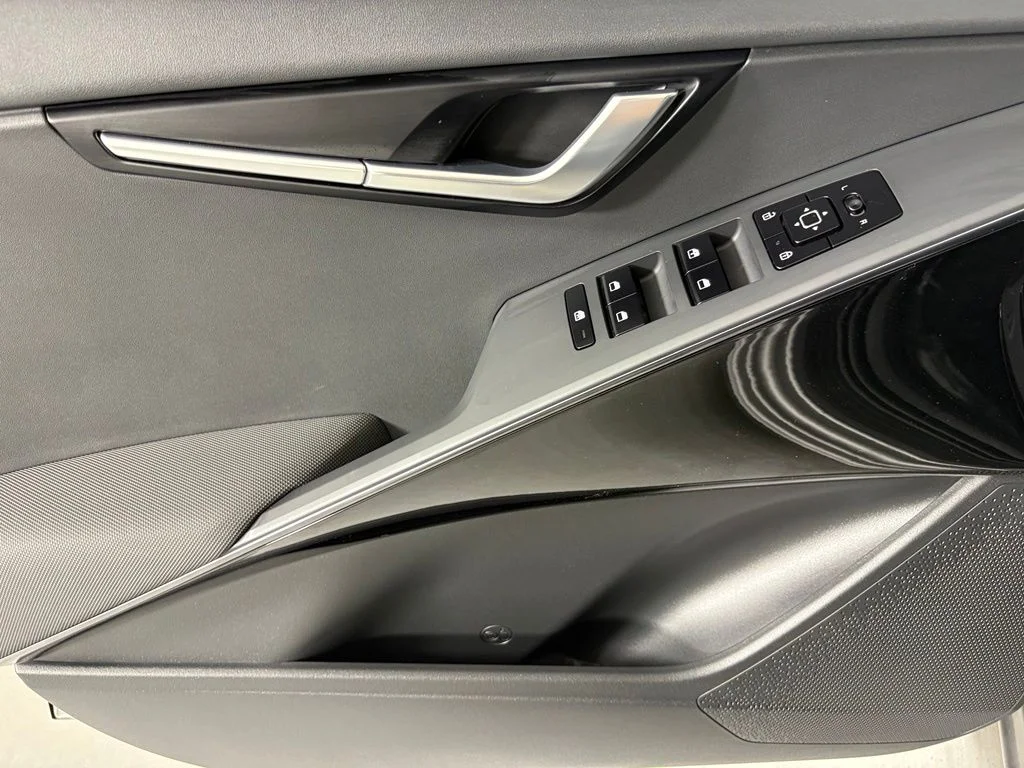 New 2026 Steel Gray Kia WIND image 19