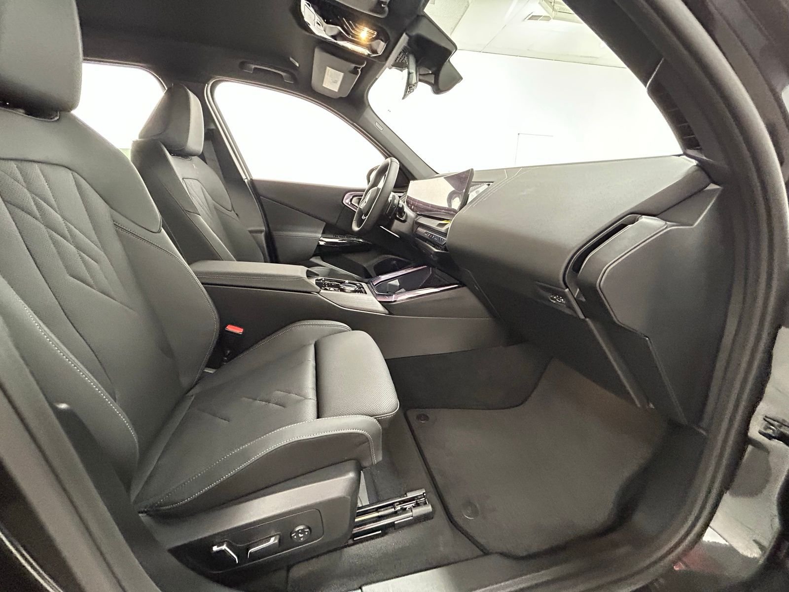 New 2026 Dark Graphite Metallic BMW 30 xDrive image 37