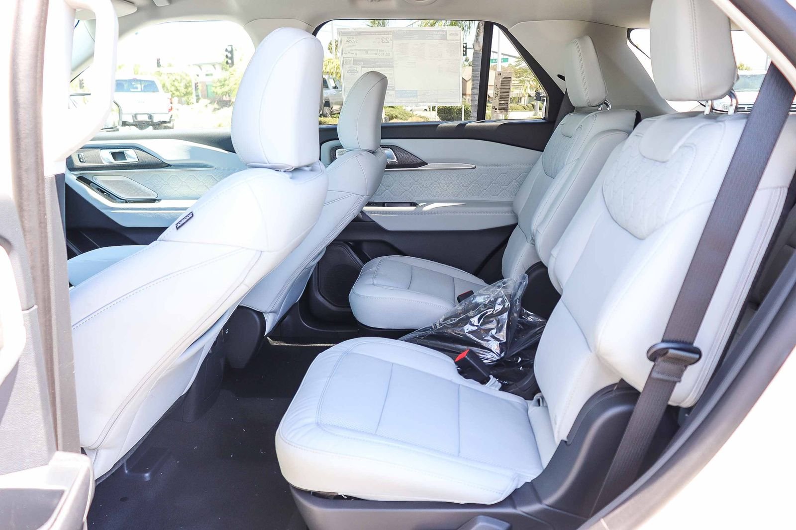 New 2026 Star White Metallic Tri-Coat Ford Platinum™ image 17