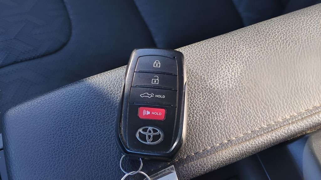 Used 2024  Toyota SR5 image 32
