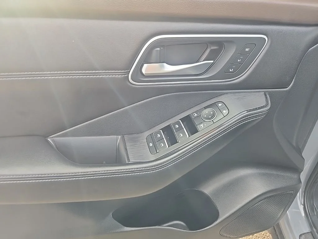 Used 2023 Gray Nissan Platinum image 20