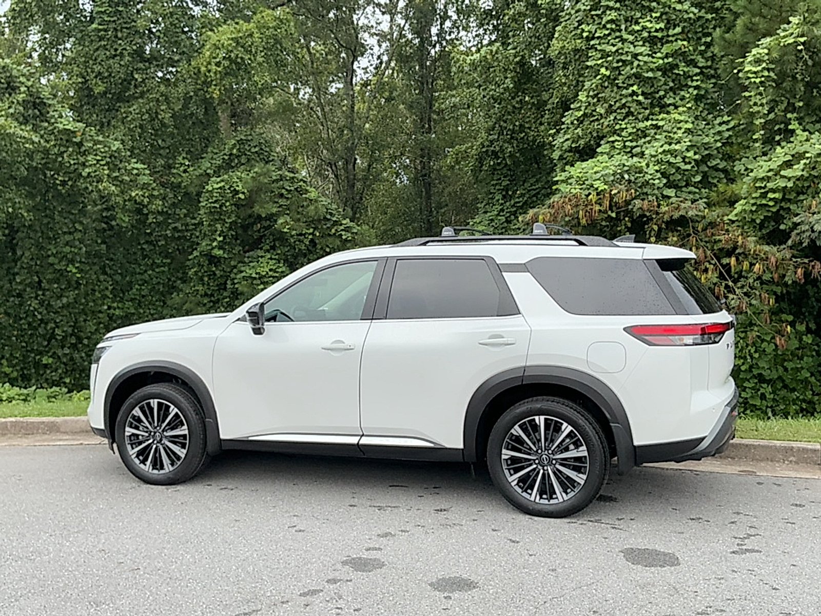 New 2026 Everest White Pearl Tricoat Nissan Platinum image 3