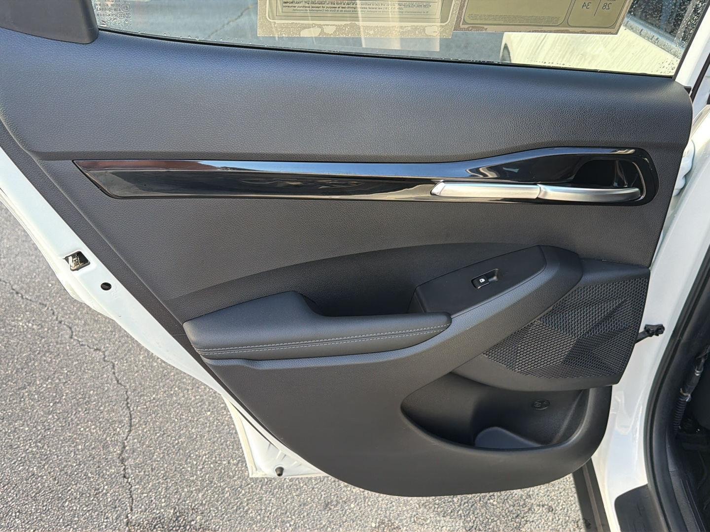 Used 2024 Snow White Pearl Kia S image 17