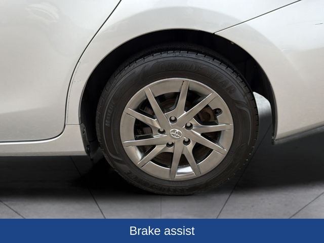 Used 2017 Silver Toyota Three image 31
