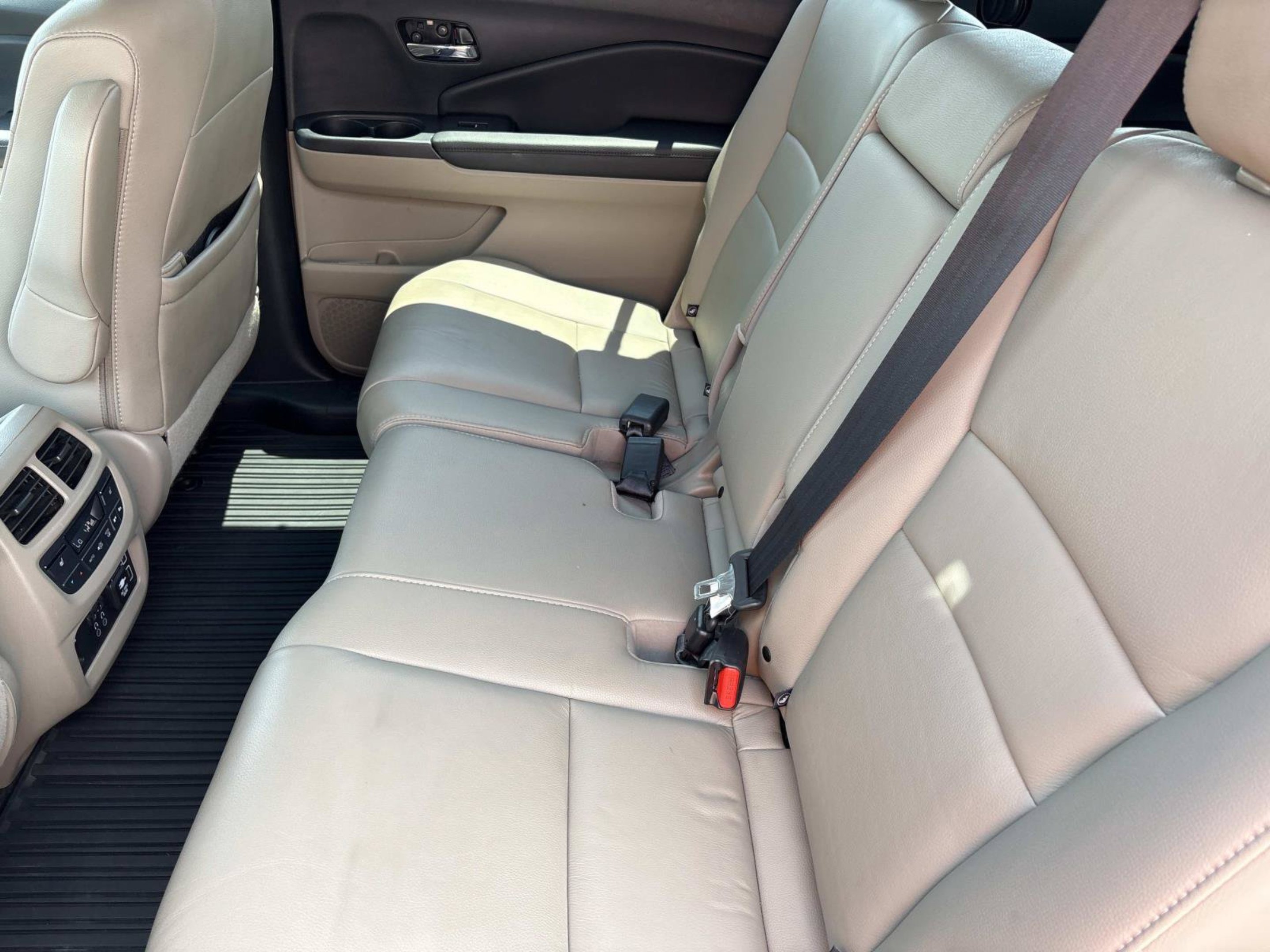 Used 2020 Platinum White Honda Touring image 14